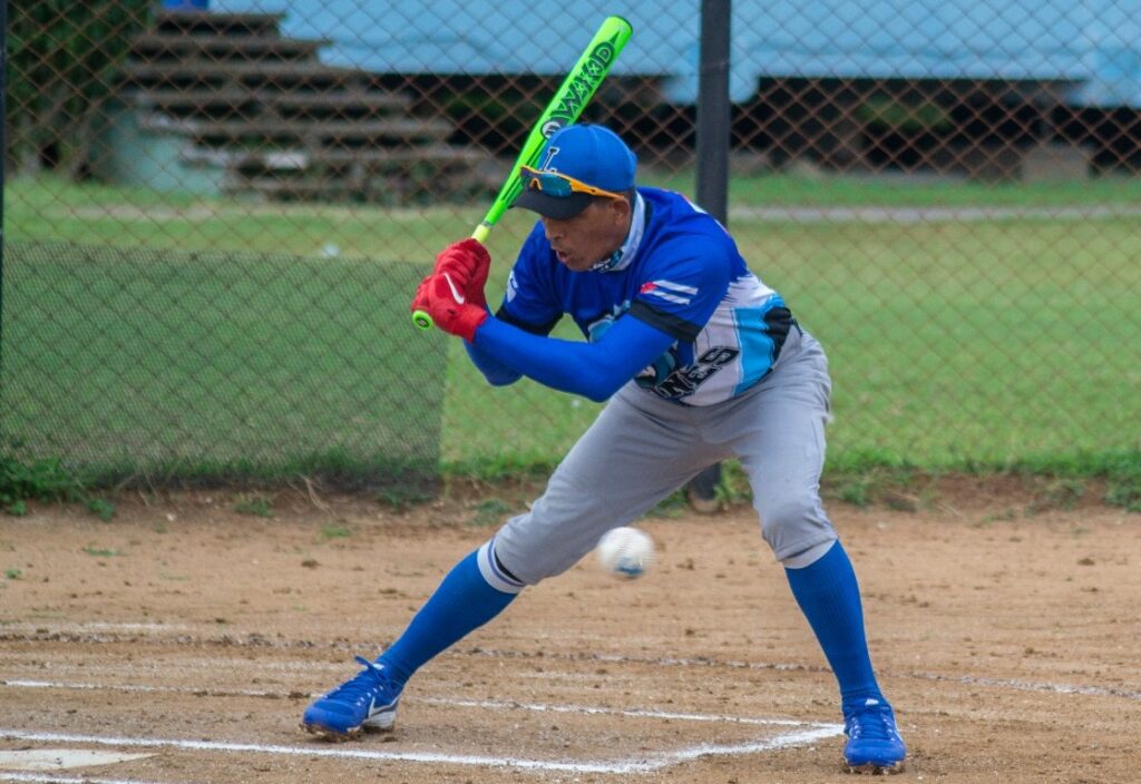 Guarda la ropa sello Amargura Campeón de bateo 2F de LC — Softbol Cancún