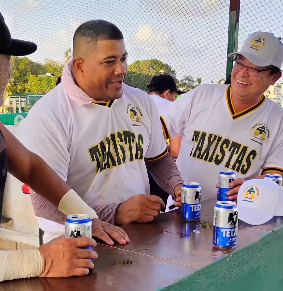 IMG_20240418_181648849_HDR_AE-scaled-e1729377625342 El softbol y la cerveza